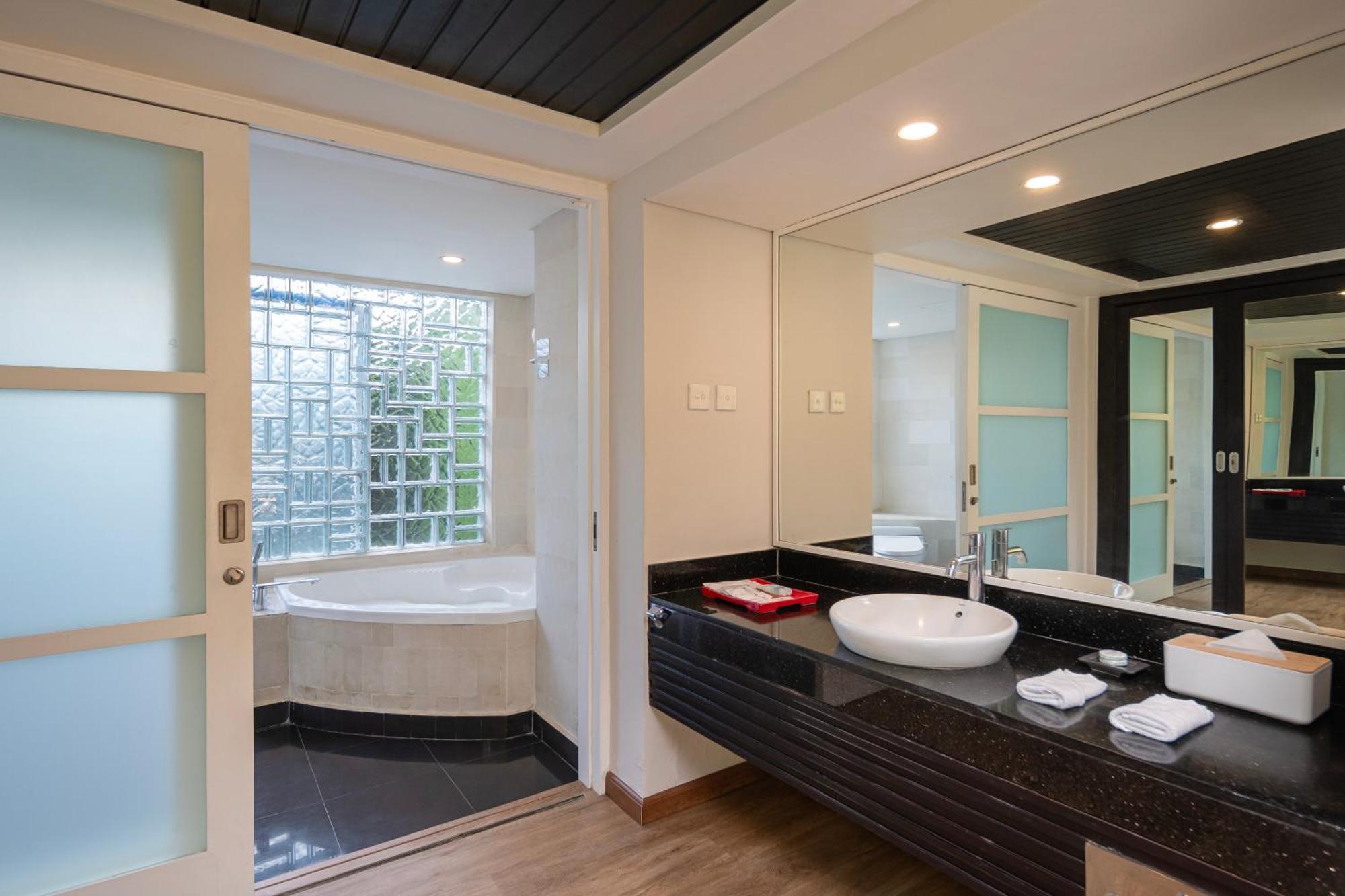 Courtyard Pool Access Room